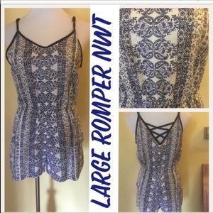 NWT Blue white romper Large paisley